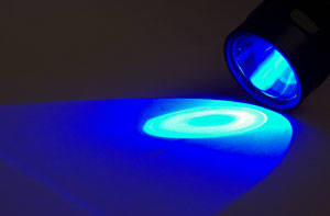 VISION 365 UV LED Blacklight Torch - Small Compact and lightweight ideal for quick or hard to reach inspections. Approx. 6000�w/cm?@ 400mm
