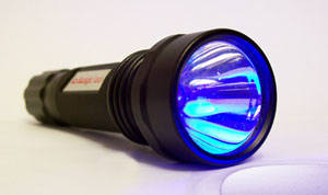VISION 365 UV LED Blacklight Torch - Small Compact and lightweight ideal for quick or hard to reach inspections. Approx. 6000�w/cm?@ 400mm